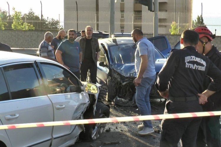 Erzurum'da korkun&ccedil; kaza: 9 yaralı