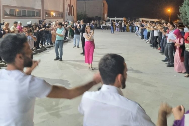 Asgari &uuml;crete gelen zamma halaylı kutlama