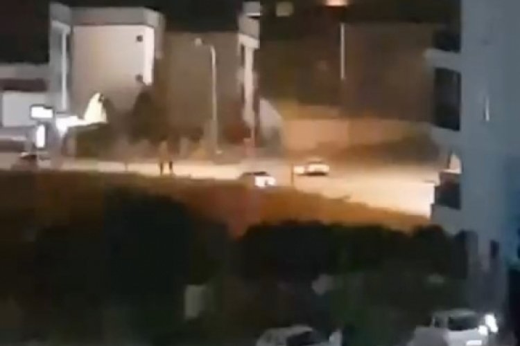 Bursa'da gece vakti drift yapan s&uuml;r&uuml;c&uuml; mahalleyi ayağa kaldırdı