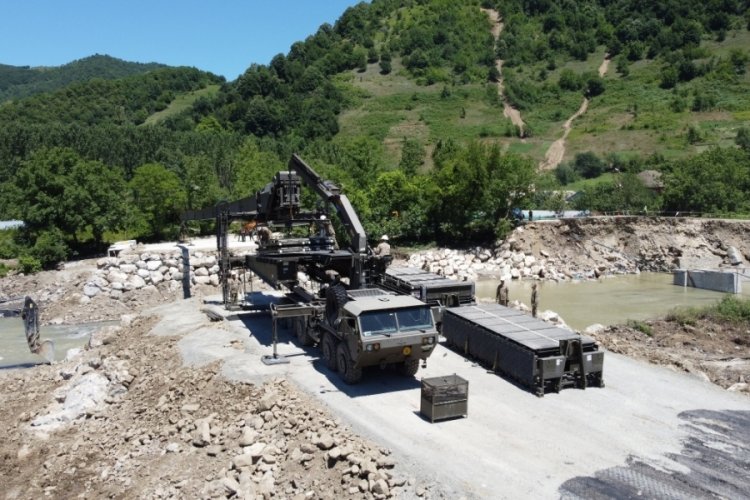 MSB, Bartın'da ge&ccedil;ici k&ouml;pr&uuml; kurulumu&nbsp;&ccedil;alışmalarına&nbsp;başladı
