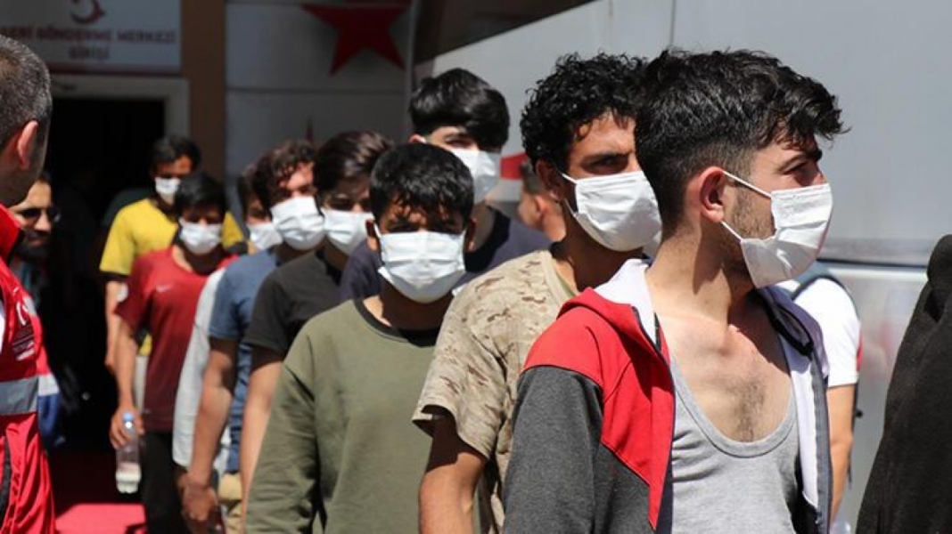 &Uuml;lkelerine g&ouml;nderilmek &uuml;zere 363 Afgan g&ouml;&ccedil;men İstanbul'a getirildi