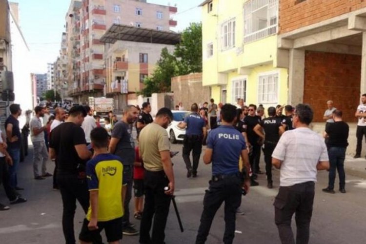 Diyarbakır'da akrabalar arasında &ccedil;ıkan kavgada 3 kişi yaralandı