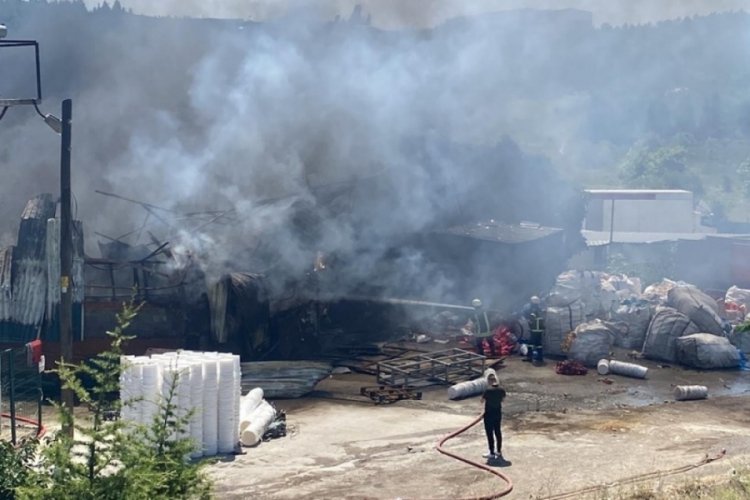 Kocaeli'de fabrikada yangın &ccedil;ıktı
