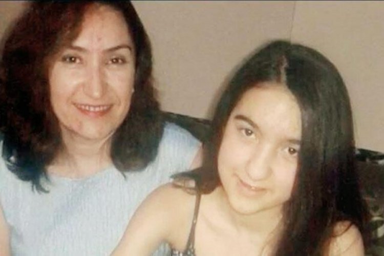 &Ouml;nce kızının boğazını keserek &ouml;ld&uuml;rd&uuml; ardından kendi bileklerini kesip intihar etti