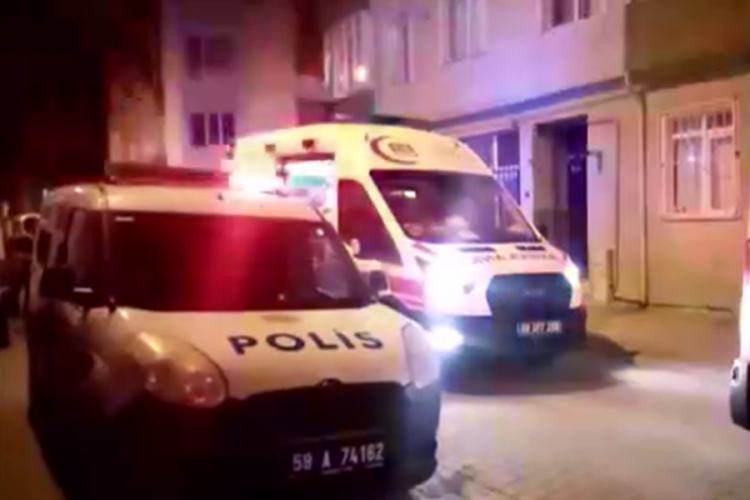 Tekirdağ'da &ccedil;ocukların kavgasına aileler karıştı: 3 yaralı