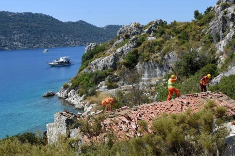 Batık şehir Kekova'da 'ka&ccedil;ak yapı' endişesi b&uuml;y&uuml;yor