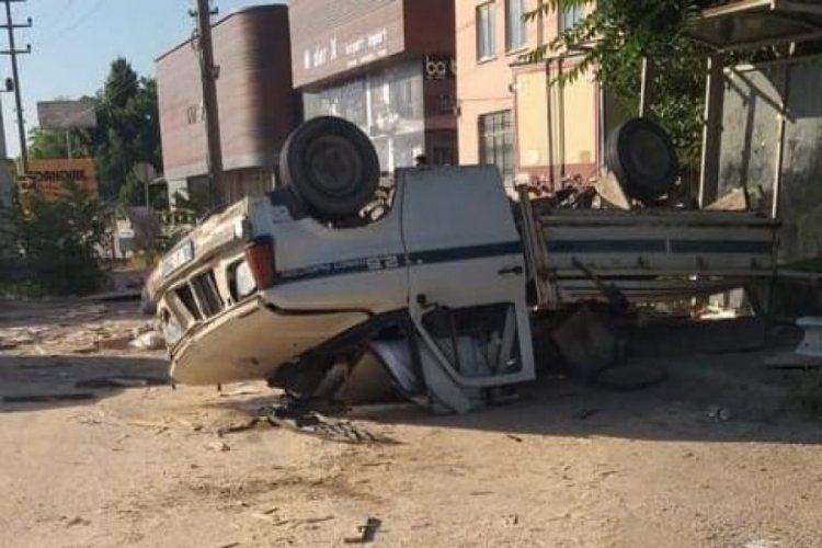 Bursa'da kamyonet takla attı: 2 yaralı