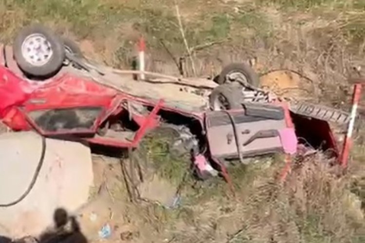 Şarampole devrilen otomobilin s&uuml;r&uuml;c&uuml;s&uuml; yaşamını yitirdi