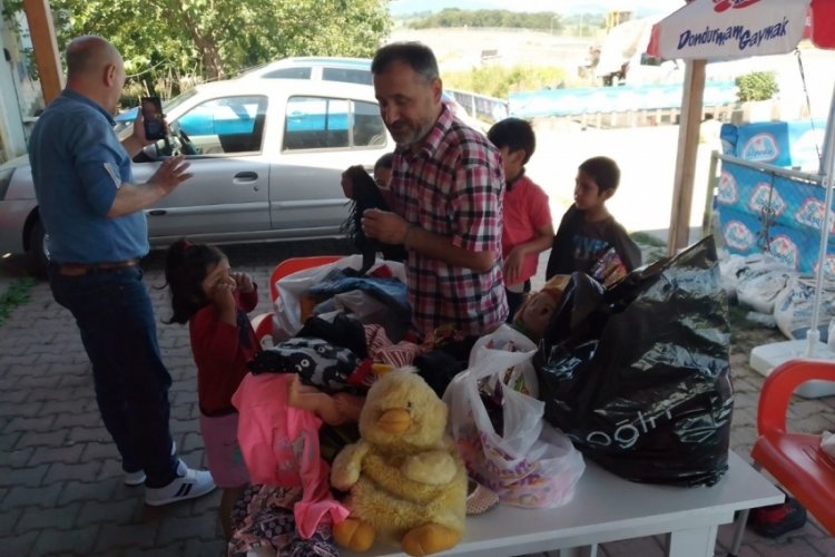 Annelerinin terk ettiği 4 &ccedil;ocuğa hayırseverler yardım eli uzattı