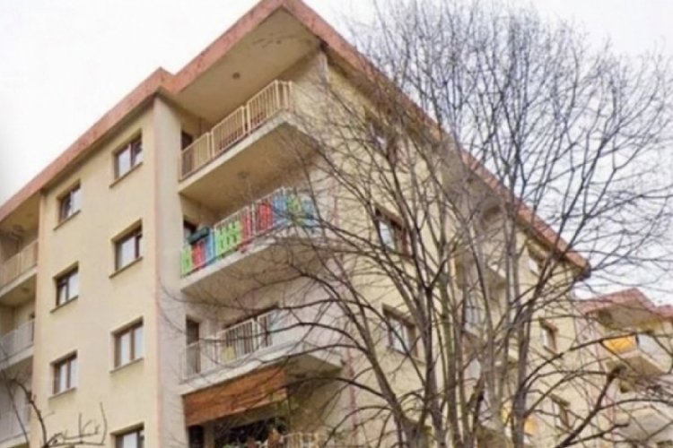 Kiracısının evini silahla basıp herkesi rehin aldı