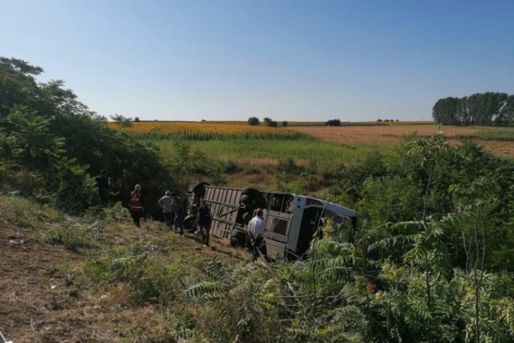 Kırklareli'de otob&uuml;s devrildi: 6 &ouml;l&uuml;, 25 yaralı