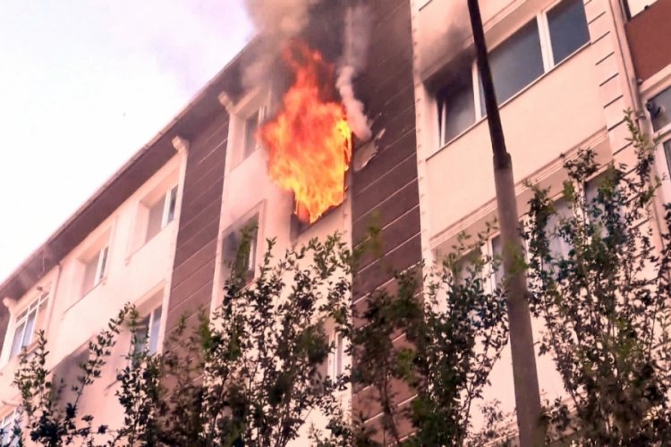 İstanbul'da yaşlı kadının alev kapanından kurtuluşu