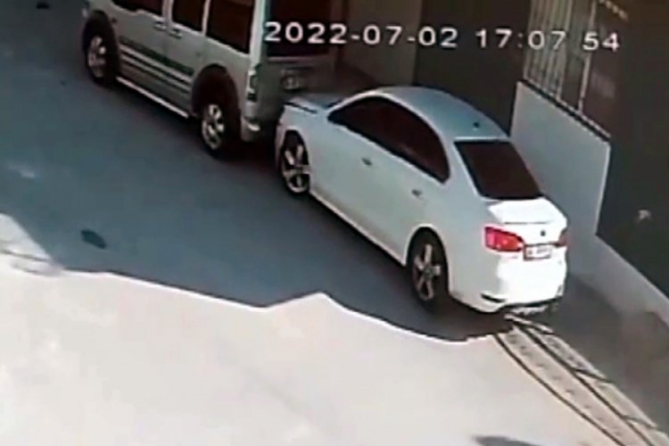 Uyuşturucuyla ka&ccedil;an ş&uuml;pheliler, kaza yapınca yakalandılar