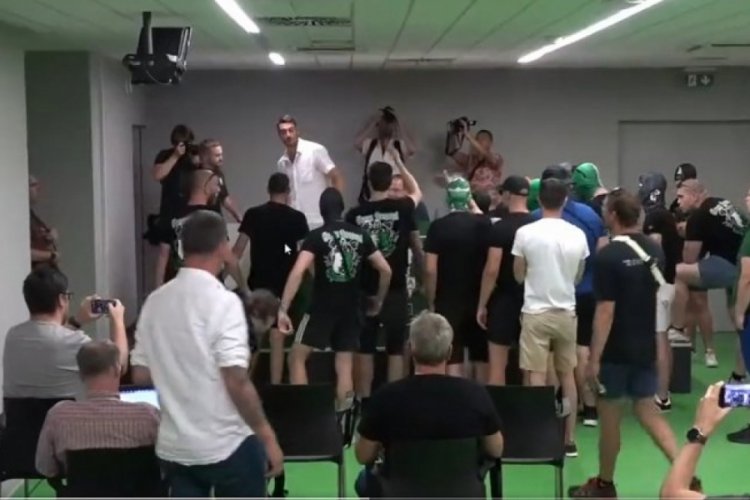 Albert Riera'nın imza t&ouml;reninde taraftar tepkisi