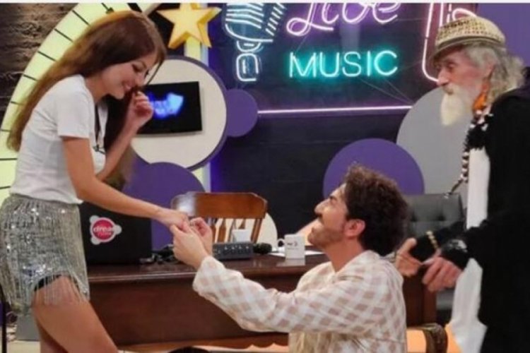 Faruk K canlı yayında Caroline Yılmaz'a evlilik teklifi etti