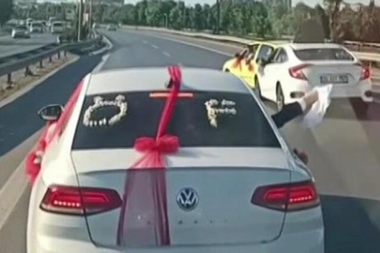 İstanbul'da d&uuml;ğ&uuml;n konvoyundaki trafik magandaları kazaya neden oldu