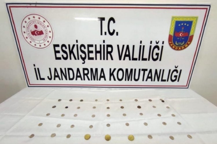 Saman y&uuml;kl&uuml; TIR'da onlarca sikke ele ge&ccedil;irildi