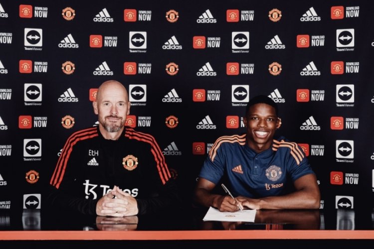 Manchester United, Tyrrell Malacia'yı kadrosuna kattı