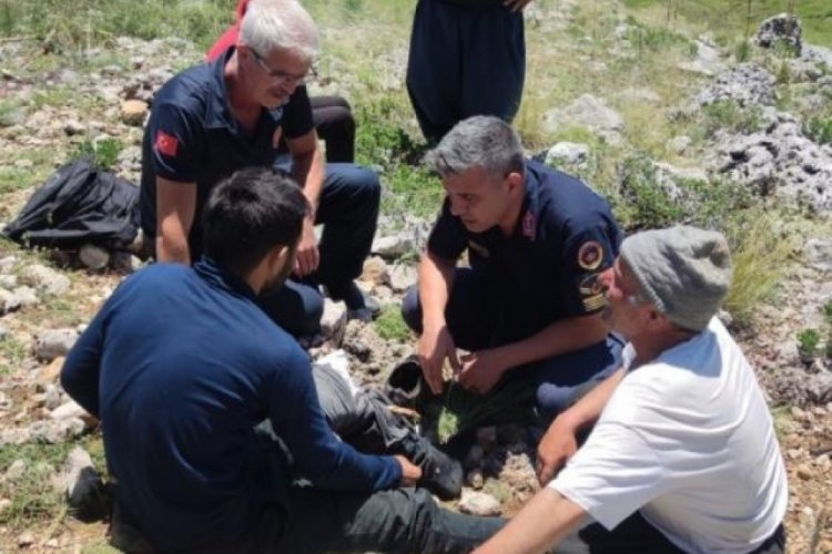 Adana'da kayalıklardan d&uuml;şen vatandaş kurtarıldı