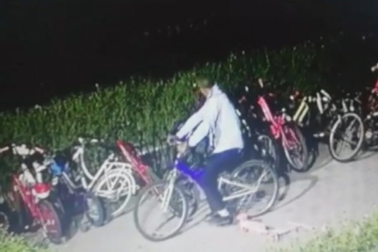 Y&uuml;r&uuml;yerek geldiler, bisikletleri alıp gittiler