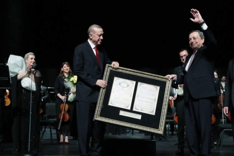Erdoğan ve İtalyan Başbakan Draghi, İtalyan-T&uuml;rk Dostluk Zirvesi konserinde bir araya geldi