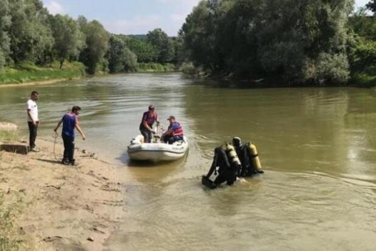 11 yaşındaki &ccedil;ocuğun nehirden cansız bedeni &ccedil;ıkartıldı