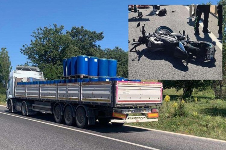 Bilecik'te motosiklet tıra arkadan &ccedil;arptı