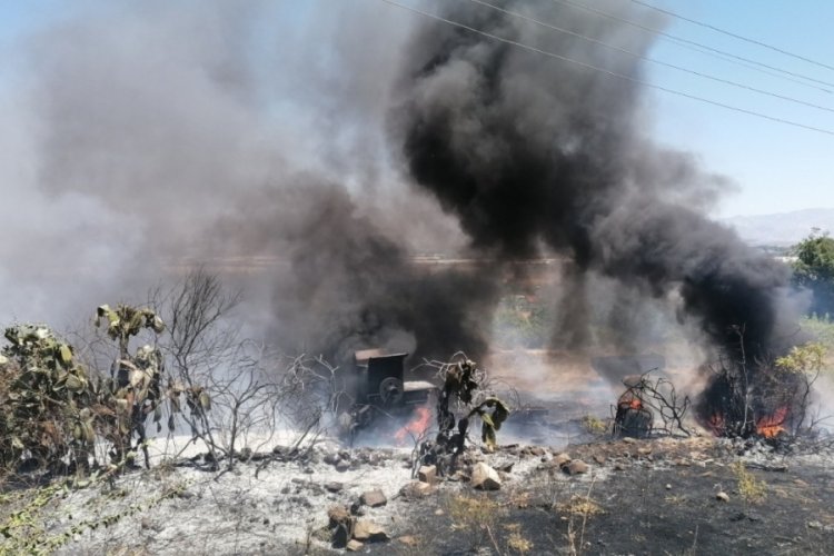Trafoya kuş &ccedil;arptı, etrafı alevler sardı! Faciadan son anda d&ouml;n&uuml;ld&uuml;