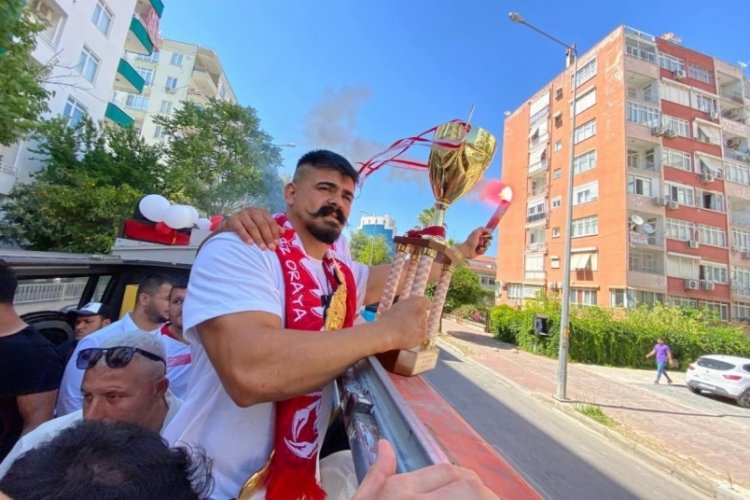 Cengizhan Şimşek, memleketi Antalya'da coşkuyla karşılandı