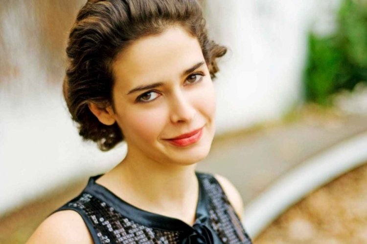 Pelin Batu'dan tek c&uuml;mlelik yorum: Hayırlı olsun