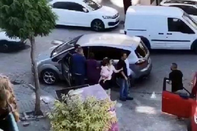 İstanbul'da yol verme kavgasında dehşet anları