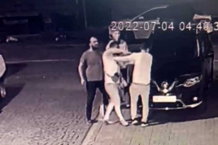 İstanbul'da esnaf, kadını d&ouml;ven adamın burnunu kırdı
