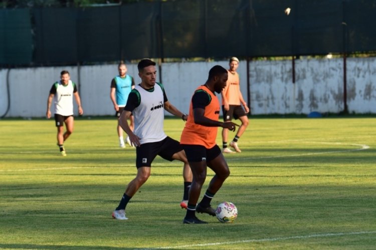 Denizlispor, &ccedil;alışmalarını s&uuml;rd&uuml;r&uuml;yor