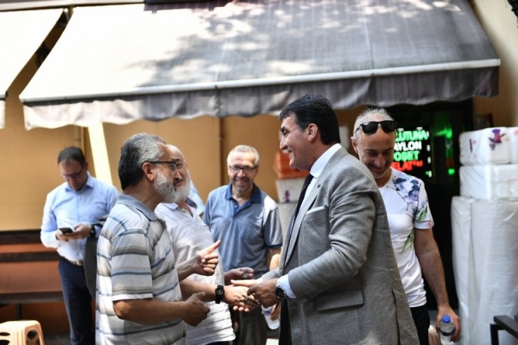 Bursa Osmangazi Belediye Başkanı D&uuml;ndar esnafla bayramlaştı