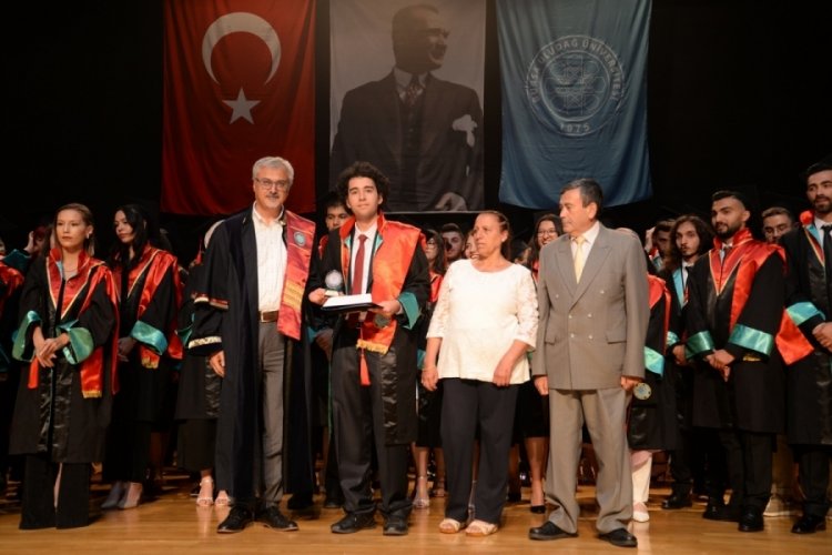 Uludağ &Uuml;niversitesi Hukuk Fak&uuml;ltesi'nde mezuniyet heyecanı