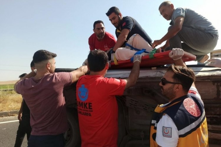 Takla atan otomobil devrildi: 5 kişi yaralandı