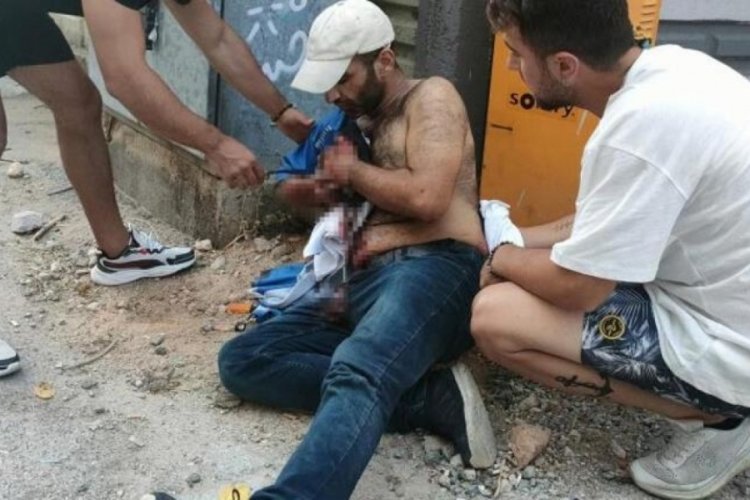 Telefon y&uuml;z&uuml;nden g&ouml;ğs&uuml;nden bı&ccedil;aklandı