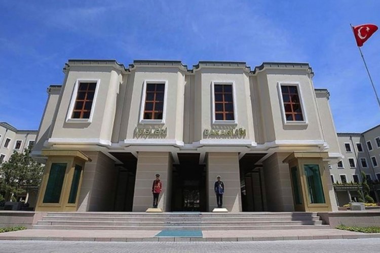 İki belediye başkanı g&ouml;revden uzaklaştırıldı