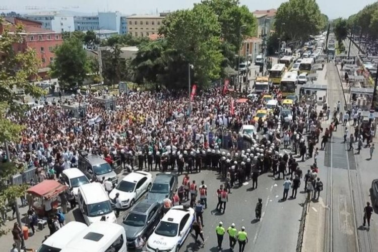 İstanbul &Ccedil;apa'da sağlık &ccedil;alışanlarının y&uuml;r&uuml;y&uuml;ş&uuml;ne polis izin vermedi