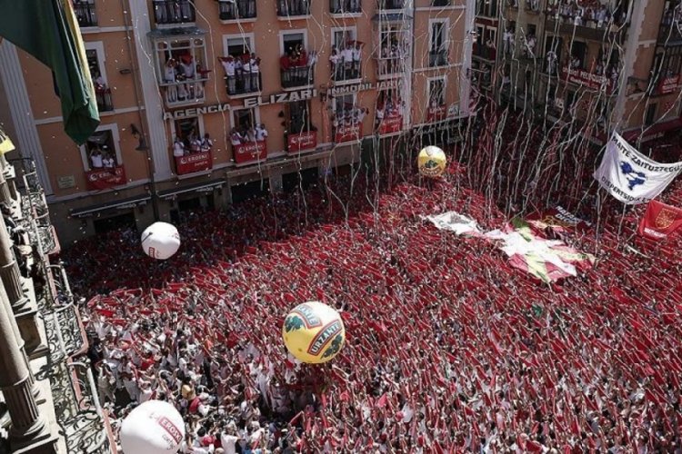 İspanya'da San Fermin Festivali iki yıllık aranın ardından yeniden başladı