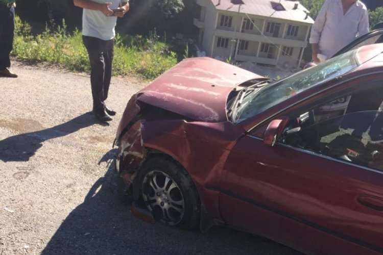 2 aracın karıştığı kazada 4 kişi yaralandı