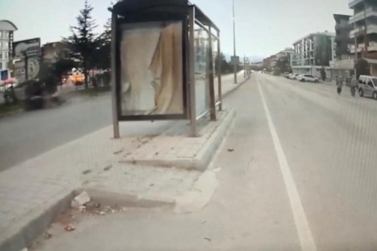 Yaşlı &ccedil;iftin feci şekilde can verdiği kaza kamerada