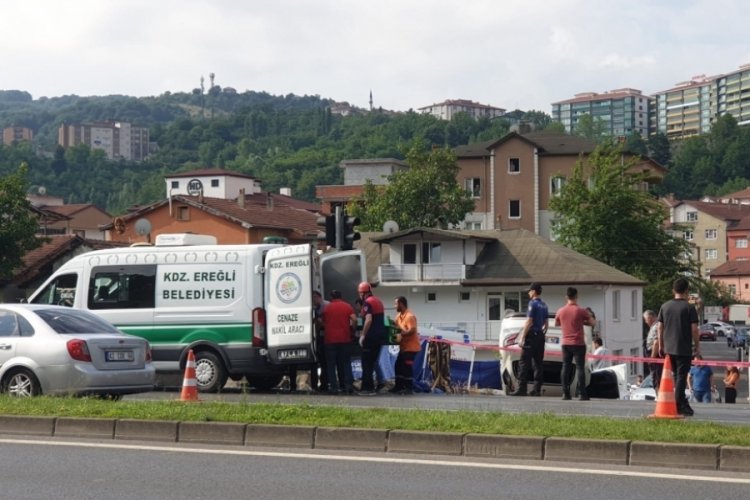 Karadeniz Ereğli'de trafik kazası: 1 &ouml;l&uuml;, 4 yaralı