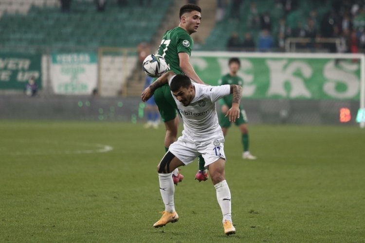 Tuğbey Akg&uuml;n'den veda mesajı: Bursaspor'dan maalesef ayrılıyorum