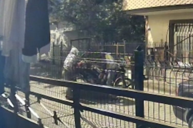200 kiloluk jenerat&ouml;r&uuml; s&uuml;r&uuml;ye s&uuml;r&uuml;ye &ccedil;aldılar
