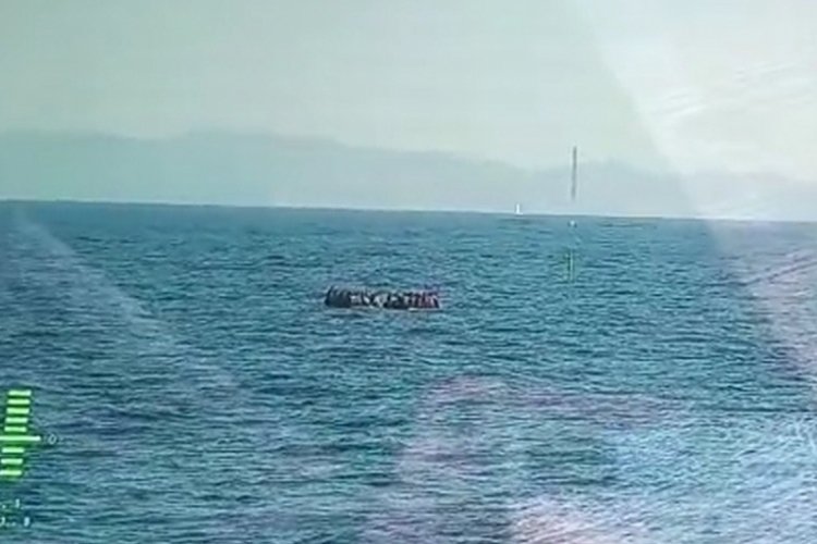 İzmir a&ccedil;ıklarında 104 d&uuml;zensiz g&ouml;&ccedil;men kurtarıldı