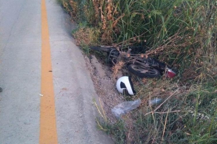 Domuza &ccedil;arpan motosiklet s&uuml;r&uuml;c&uuml;s&uuml; &ouml;l&uuml;mden d&ouml;nd&uuml;