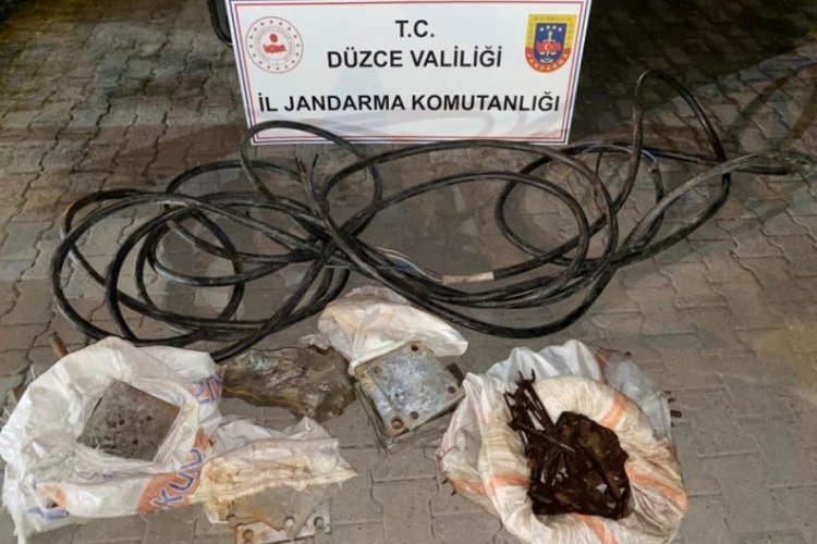 &Ccedil;aldıkları bakır kablolarla yakalandılar