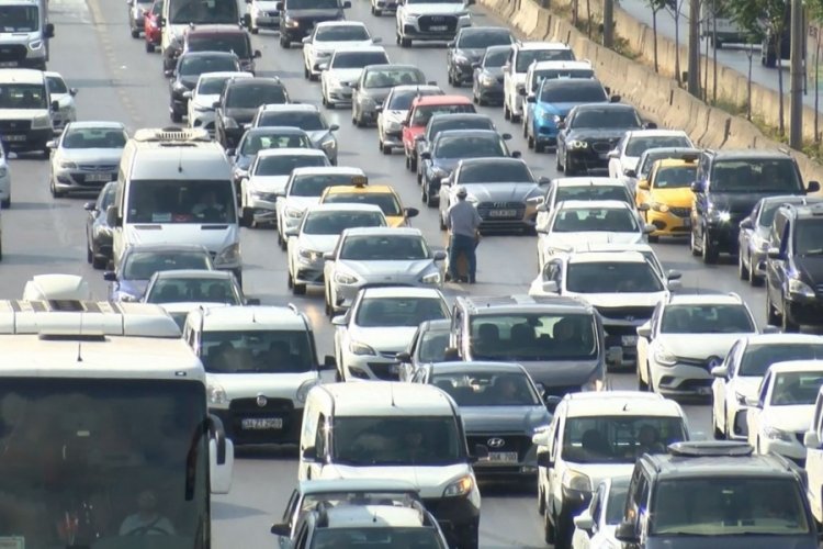 Kurban Bayramı &ouml;ncesi trafik yoğunluğu havadan g&ouml;r&uuml;nt&uuml;lendi