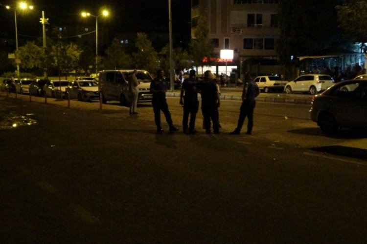 Arefe gecesi silahlı kavga: 3 yaralı